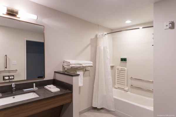 Fairfield Inn and Suites by Marriott Northfield